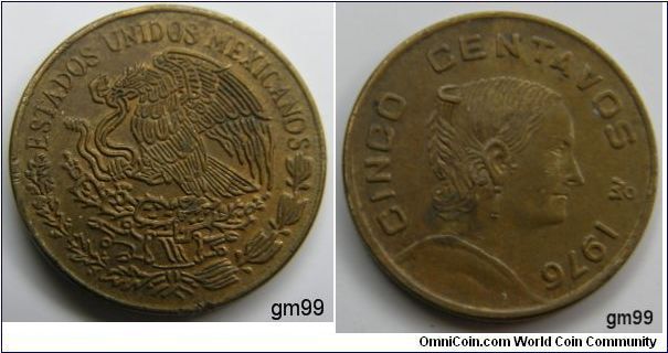 Brass,18mm. Obverse-National arms,eagle left.
Reverse-Bust right. NOTE: Due some mimor alloy variations this type is often encountered with bronze toning. Reduced size.
5 Centavos