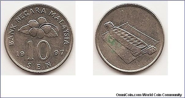 10 Sen
KM#51
2.8500 g., Copper-Nickel, 19.3 mm. Obv: Value divides date
below flower blossom Obv. Leg.: BANK NEGARA MALAYSIA
Rev: Ceremonial table