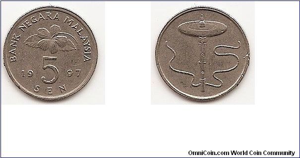 5 Sen
KM#50
1.3900 g., Copper-Nickel, 16.3 mm. Obv: Value divides date
below flower blossom Obv. Leg.: BANK NEGARA MALAYSIA
Rev: Top with string