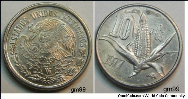 Copper-Nickel Obverse: National arms, eagle left. Reverse: Upright ear of corn NOTE:Variety 1 Sharp stem and wide date.10 Centavos
