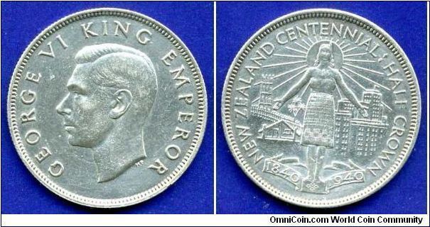 Half Crown.
George VI (1936-1952).
New Zealand Centennial.
Mintage 101,000 units.


Ag500f. 14,14gr.