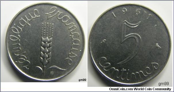 5 Centimes (Chrome-Steel) : 
Obverse; Legend in script around single vertical grain ear,
 REPUBLIQUE FRANCAISE
Reverse; Large 5 with date 1961 above and CENTIMES in script below
5 CENTIMES
