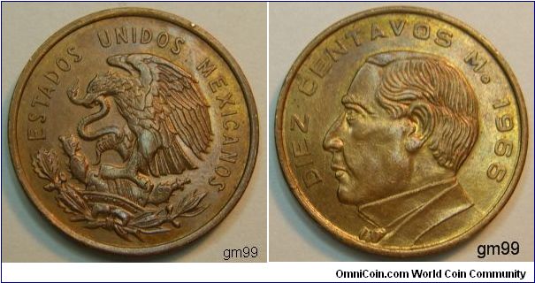 10 Centavos (Bronze) 
Obverse: Eagle standing left on cactus, snake in beak,
ESTADOS UNIDOS MEXICANOS
Reverse: Benito Juarez left,
DIEZ CENTAVOS Mo date 1955