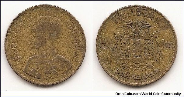 50 Satang -BE2500-
Y#81
Aluminum-Bronze Ruler: Bhumipol Adulyadej (Rama IX) Obv:
Smaller head, 3 medals on uniform Rev: Mantled arms Edge:
Reeded
