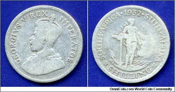 *SHILLING*.
'Suid Afrika'.
George V (1910-1936).
Mintage 2,537,000 units.


Ag800f. 5,66gr.
