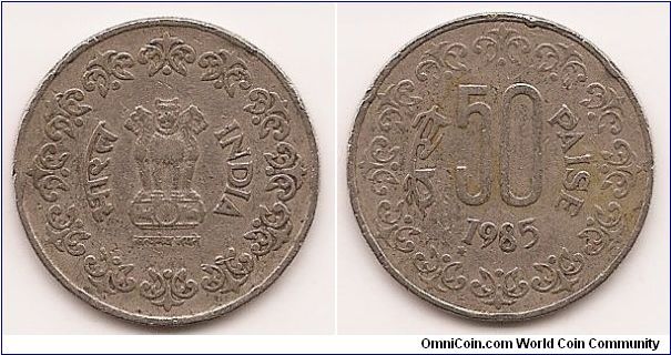 50 Paise
KM#65
5.0900 g., Copper-Nickel, 24 mm. Obv: Asoka lion pedestal,
ornaments surround Rev: Denomination and date, ornaments
surround Note: Type 3.