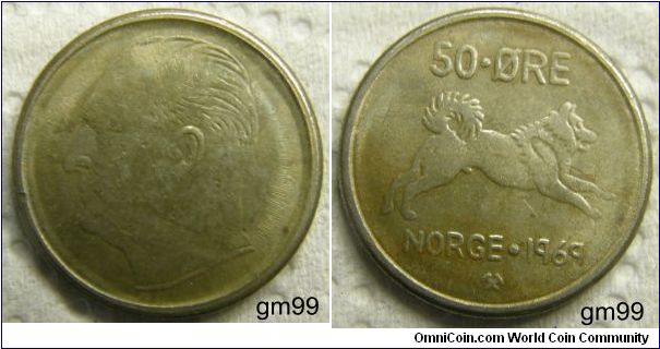 50 Ore (Copper-Nickel) : 1958-1973
OBVERSE: Bare head of Olav V left,
No Legend
REVERSE: Wolf jumping right,
50 ORE NORGE date