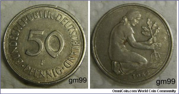 50 Pfennig (Copper-Nickel) : 1972-2001
Obverse: Legend around value,
BUNDESREPUBLIK DEUTSCHLAND 50 PFENNIG.
Reverse: Plain edge. Woman planting plant,
date