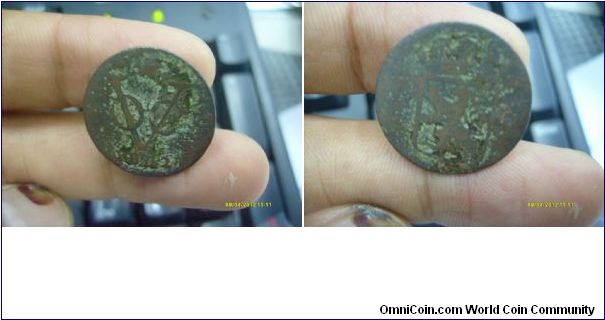VOC DUIT
Mint : Holland, Obverse : VOC Monogram.
Reverse : Lion facing left in coat Of,
Metal : Copper
Dim : 21.5mm - 22 mm