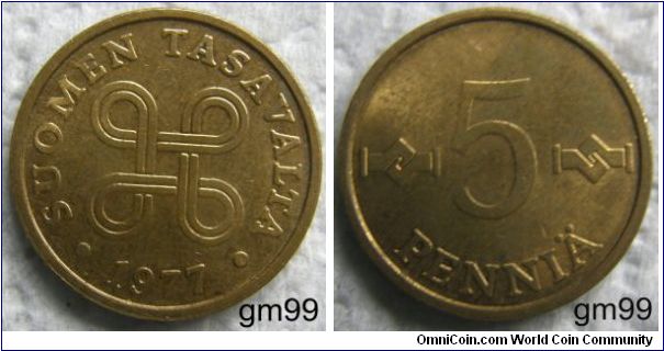 5 Pennia (Copper) : 1963-1977
Obverse: Four circles made of a single interlooping ribbon,
SUOMEN TASAVALTA date
Reverse: Value,
 5 PENNIA