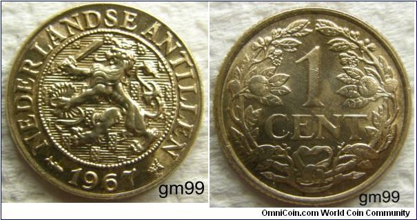 1 Cent (1952-1968)
Obverse; Crowned lion rampant left holding sword,
 NEDERLANDSE ANTILLEN date
Reverse; Value within legend,
 1 CENT