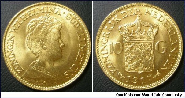 Netherland, Wilhelmina I, 10 Gulden, 1917. 6.7290 g, 0.9000 Gold, .1947 Oz. AGW. 22.5mm. Mintage: 4,000,000 units. UNC.