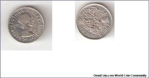 England

1967

SIX 

PENCE

COIN

 

OBVERSE:  QUEEN ELIZABETH II

EDGED:       REEDED

METAL:      COPPER NICKEL