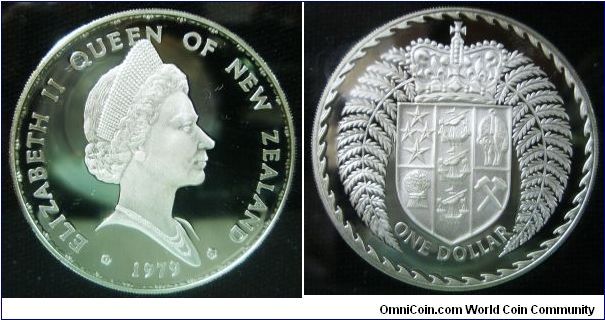 New Zealand, Queen Elizabeth II, One Dollar, 1979. 0.925 silver, diam. 38.735mm. Obverse: Elizabeth II Queen of New Zealand separated from the date by two florets. Reverse: The Ensigns Armorial of New Zealand on their shield surmounted by the Royal Crown, surrounded by two fern fronds with the words One Dollar underneath the shield. PROOF.