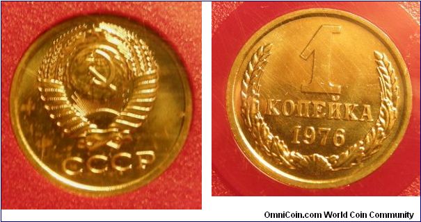 1 Kopek (Brass) : 1961-1991
Obverse: Hammer and sickle overlain on globe above sun with rays, all within wreath or sheaf of wheat stalks, star above 
 CCCP 
Reverse: Denomination and date within wreath 
 1 KO?E?KA date 1976. 
1976 Proof-like Mint Set.
