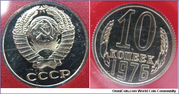 10 Kopeks (Copper-Nickel-Zinc) : 1961-1991
Obverse: Hammer and sickle overlain on globe above sun with rays, all within wreath or sheaf of wheat stalks, star above 
 CCCP 
Reverse: Denomination and date within wreath 
 10 KO?EEK date 1976.
1976 Proof-like Mint Set.