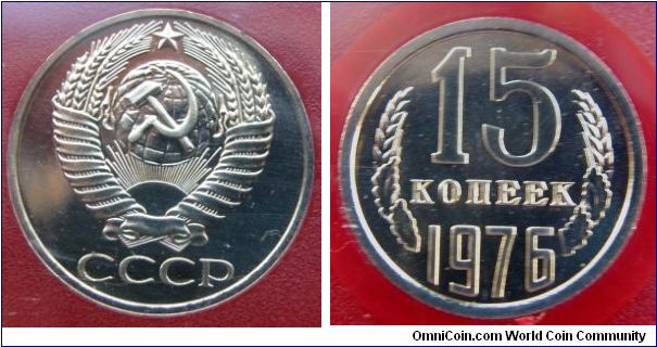 15 Kopeks (Copper-Nickel-Zinc) : 1961-1991
Obverse: Hammer and sickle overlain on globe above sun with rays, all within wreath or sheaf of wheat stalks, star above 
 CCCP 
Reverse: Denomination and date within wreath 
 15 KO?EEK date 1976. 1976 Proof-like Mint Set.