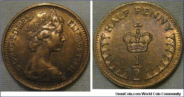 lustrous 1982 1/2p first year the 1/2 penny had HALF PENNY on the reverse as this was the last year of minting.