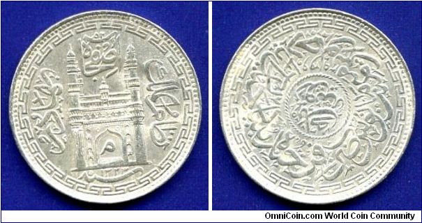 1 Rupee.
Indian state Hyderabad (AH 1323/1905 AD).
Mir Mahbub Ali Khan (AH 1285-1329/1869-1911 AD).
British rule.


Ag818f. 11,18gr.