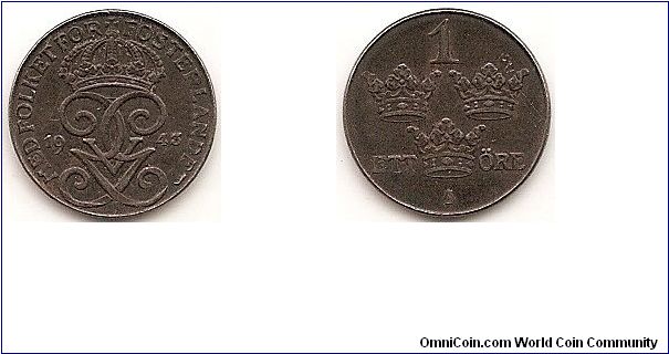 1 Ore
KM#810
1.7000 g., Iron, 16 mm. Ruler: Gustaf V Obv: Crowned monogram divides date Rev: Value and crowns Note: World War II issues. Similar to KM#777