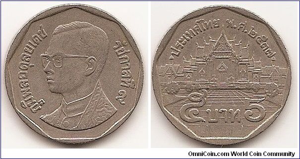 5 Baht -BE2537-
Y#219
7.4600 g., Copper-Nickel Clad Copper, 24 mm. Ruler: Bhumipol Adulyadej (Rama IX) Obv: Head left Rev: Penjahwat Edge: Coarse reeding Note: Circulation coinage.