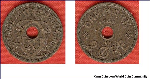 2 ore
C X initials of king Christian X
coin with central hole
bronze