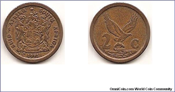 2 Cents
KM#133
3.0000 g., Copper-Plated-Steel, 18 mm. Obv: Arms with supporters Rev: Eagle with fish in talons divides value