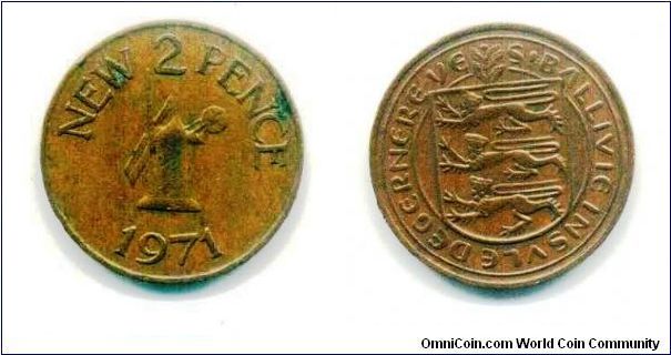 1971 Guernsey windmill. Located (one of the major island) at the Channel Islands off the coast of France.
2 Pence
26mm diameter
Coat of Arms Bailiwick of Guernsey