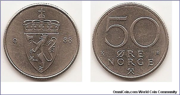 50 Ore
KM#418
4.8000 g., Copper-Nickel, 22 mm. Ruler: Olav V Obv: Crowned shield divides date Rev: Value