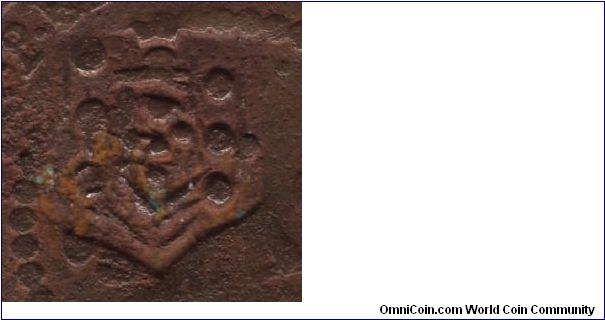 Detail of the BR09B: different counterstamp crown, this one is sharper edges at the bottom, looks like it was quite used when applied to the host, castles look more like dots but it could also be 200+ years of wear and environment impact.
