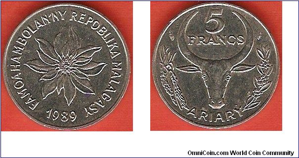 Malagasy Republic
5 francs / ariary
Poinsettia / ox head
stainless steel Paris Mint