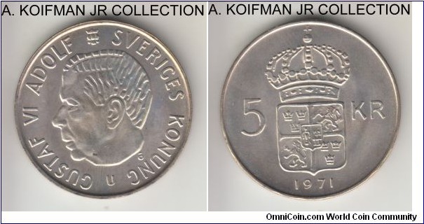 KM-829, 1971 Sweden 5 kronor; silver, lettered edge; Gustaf VI Adolf, circulation issue, last year, position B - edge lettering to the reverse, choice uncirculated and some toning.