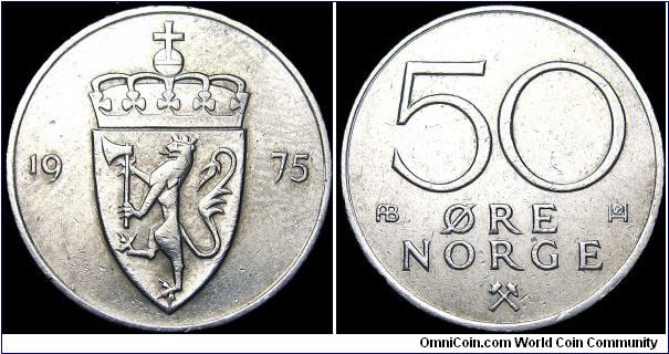 Norway - 50 Öre - 1975 - Weight 4,8 gr - Copper / Nickel - Size 22 mm - Regent / Olav V (1957-91 - Designer / Oivind Hansen - Mintage 10 123 496 - Edge : Reeded - Mint Marks / Crossed Hammers = Kongsberg - Reference KM# 418 (1974-96) 