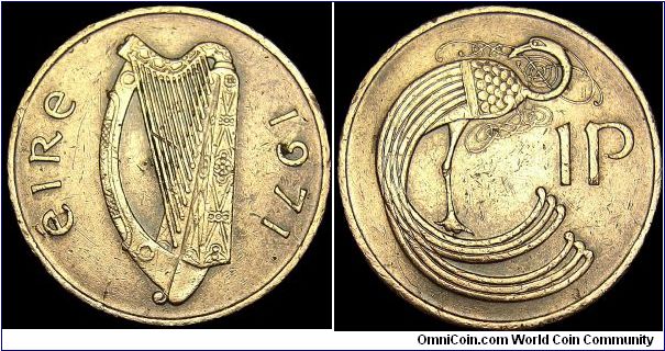 Ireland - 1 Penny - 1971 - Weight 3,56 gr - Bronze - Size 20,3 mm - Obverse / Irish harp - Reverse / Styilized bird - Designer Reverse / H. Hayes from the book of kells - Mintage 100 500 000 - Edge : Plain - Reference KM# 20 (1971-88)