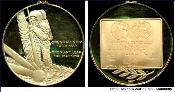 1969 Apollo 11 Commemorative Medal, The Franklin Mint, 32.5mm, 16.4g, 18K Gold, .395 oz. AGW. Commemorates Apollo 11 with Astronaut Neil Armstrong shown first stepping on the moon's surface. Certificate no.  #1570, limited edition.