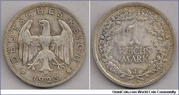 Metal: silver
Diameter: 22.9 mm
Thickness: 1.5 mm
Obverse: DEUTSCHES REICH (German Empire). Empire eagle, below it date
Reverse: Inside oak garland 1 / REICHS / MARK / 1925 / J (coin minted in Hamburg)