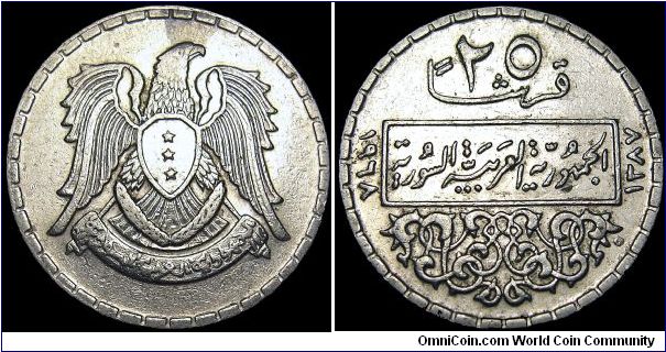 Syria - 25 Piastres - AH1387-1968 - Weight 3,5 gr - Nickel - Size 20,3 mm - Head of state / Nureddin al-Atassi (1966-70) - Obverse / Imperial Eagle - Reverse / Inscription within rectangle flanked by dates below value - Mintage 15 000 000 - Edge : Reeded - Reference KM# 96 (1968)