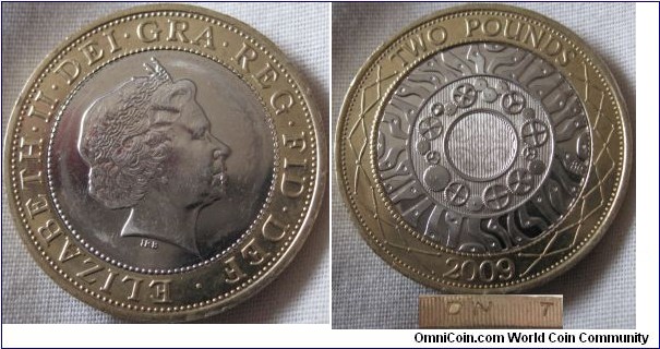 2009 £2 coin, EF, error with edge lettering (no milling in O in ON)