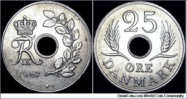 Denmark - 25 Öre - 1967 - Weight 4,3 gr - Copper / Nickel - Size 23 mm - Alignment medal (0) - Ruler / Fredrik IX (1947-72) - Mint officials initials C = Alfred Fredrik Christiansen (1956-71) - Moneyers´ initials S = Harald Salomon (1933-68) - Edge : Plain - Minted in Copenhagen - Mintage 87 468 000 - Reference KM# 855.1 (1966-71)