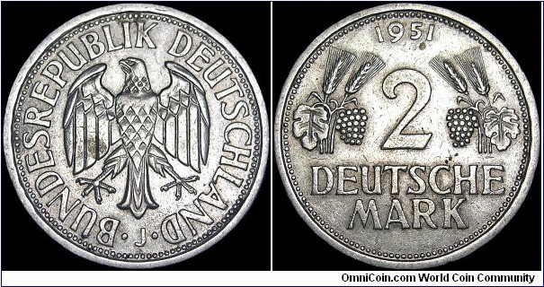 Germany - Federal Republic - 2 Mark - 1951 - Weight 7,0 gr - Copper / Nickel - Size 26,75 mm - Alignment Medal (0°) - President / Konrad Adenauer (1949-63) - Mint mark J = Hamburg - Edge lettering : EINIGKEIT UND RECHT UND FREIHEIT - Mintage 20 104 000 - Reference KM# 111 (1951) 