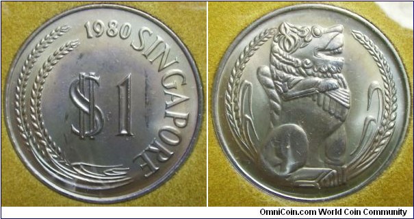 Singapore 1980 1 dollar in mint set. 