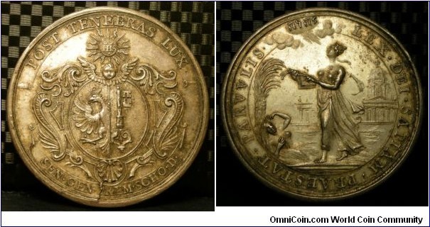 Swiss o.j. School Price Medal by JC Morkofer. Silver 43MM/29.56 gm.Obv:. Stadtwappen, including GEN Praem Schoder. Rev: LEX DEI SAPIENTIAM PRAESTAT PARVULIS, before Faith Church is holding a book, lies in front of her palm Sapientia, which compresses the milk of knowledge from her breast.

